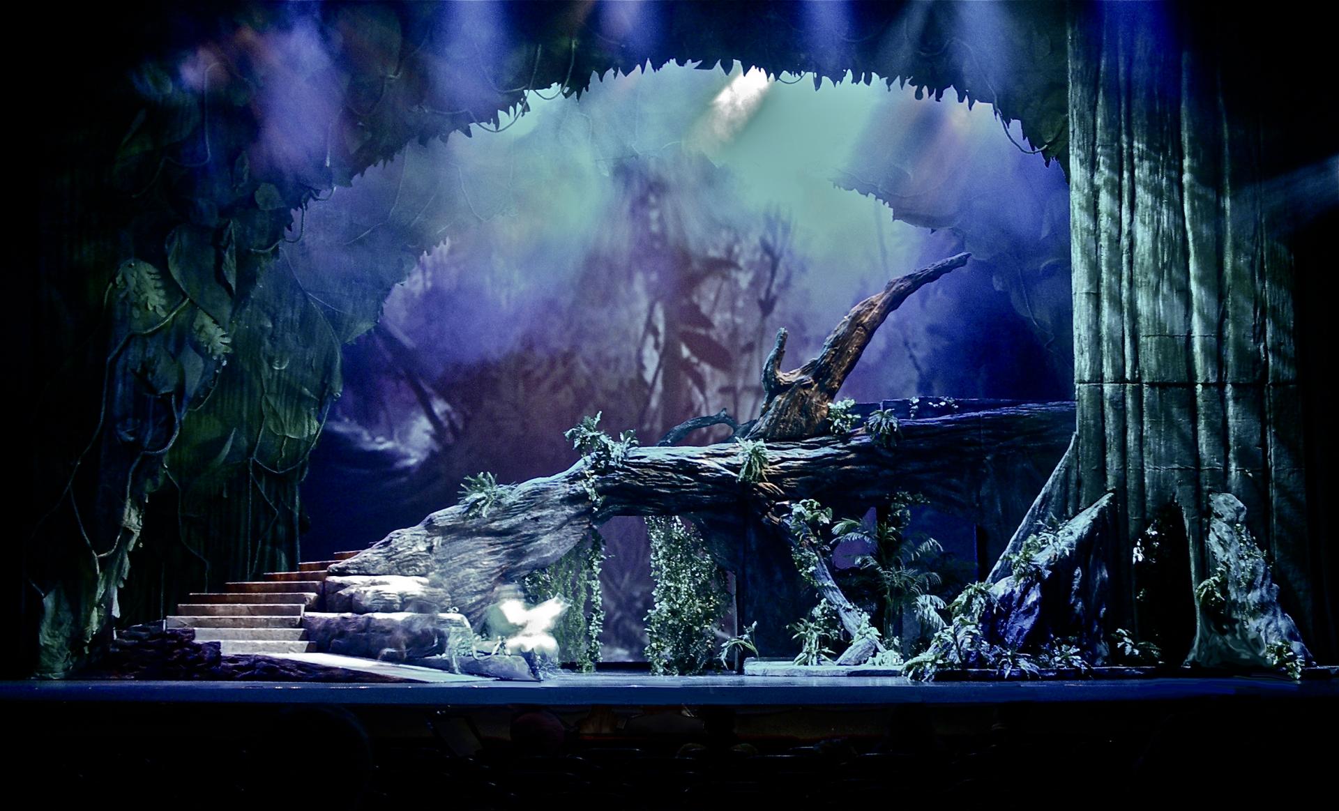 Michigan Opera Theatre  Dir: Dottie Danner, Set: Boyd Ostroff, Projections: Kendall Smith